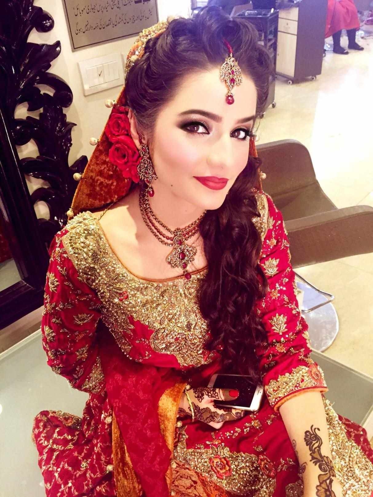 Fashion week Bridal pakistani hairstyles for round faces photo for woman Fashion week Bridal pakistani hairstyles for round faces photo for girls