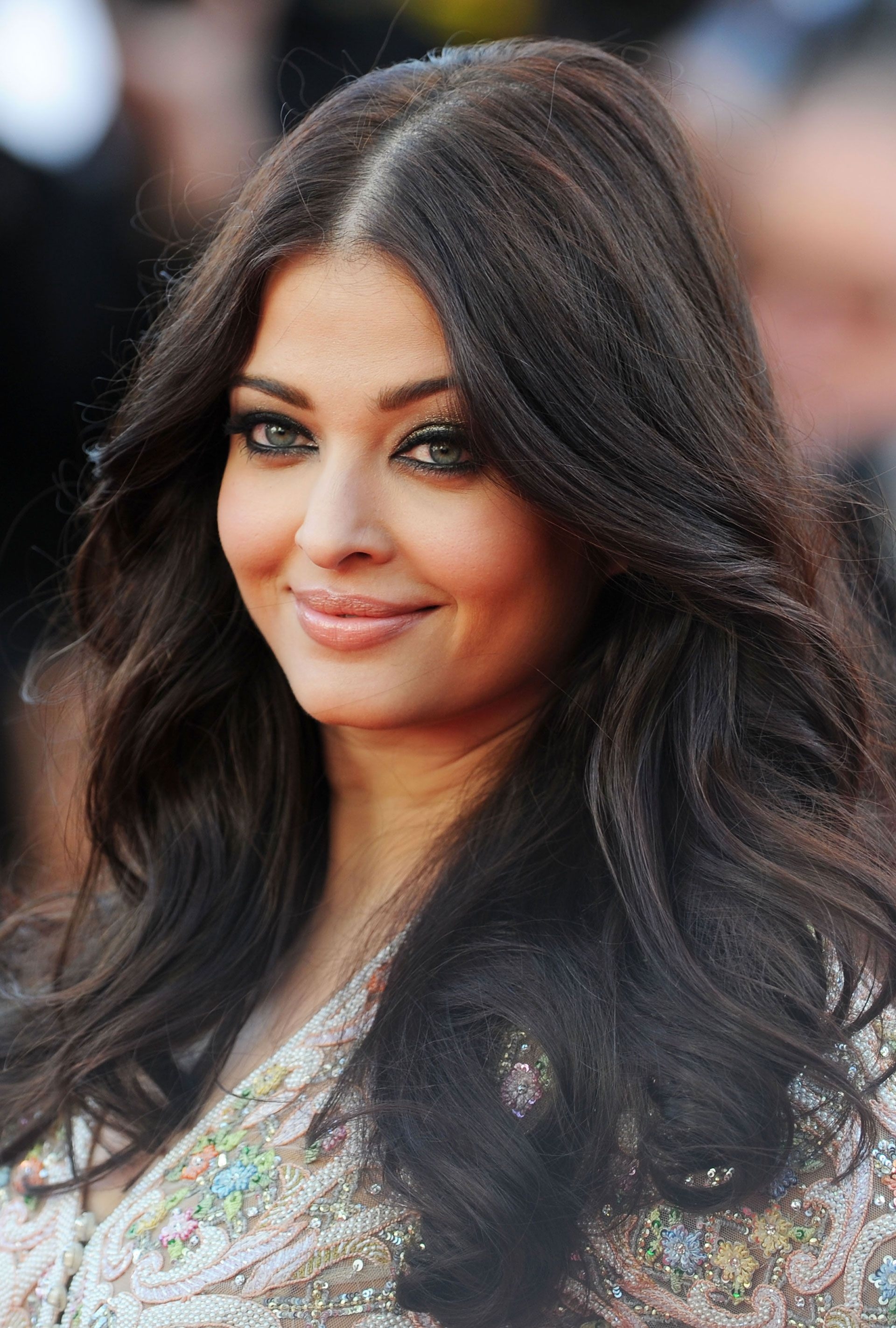 hairstyles for round faces - best haircuts for round face shape